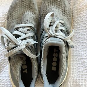 Ultraboost brand new! Dont fit me
